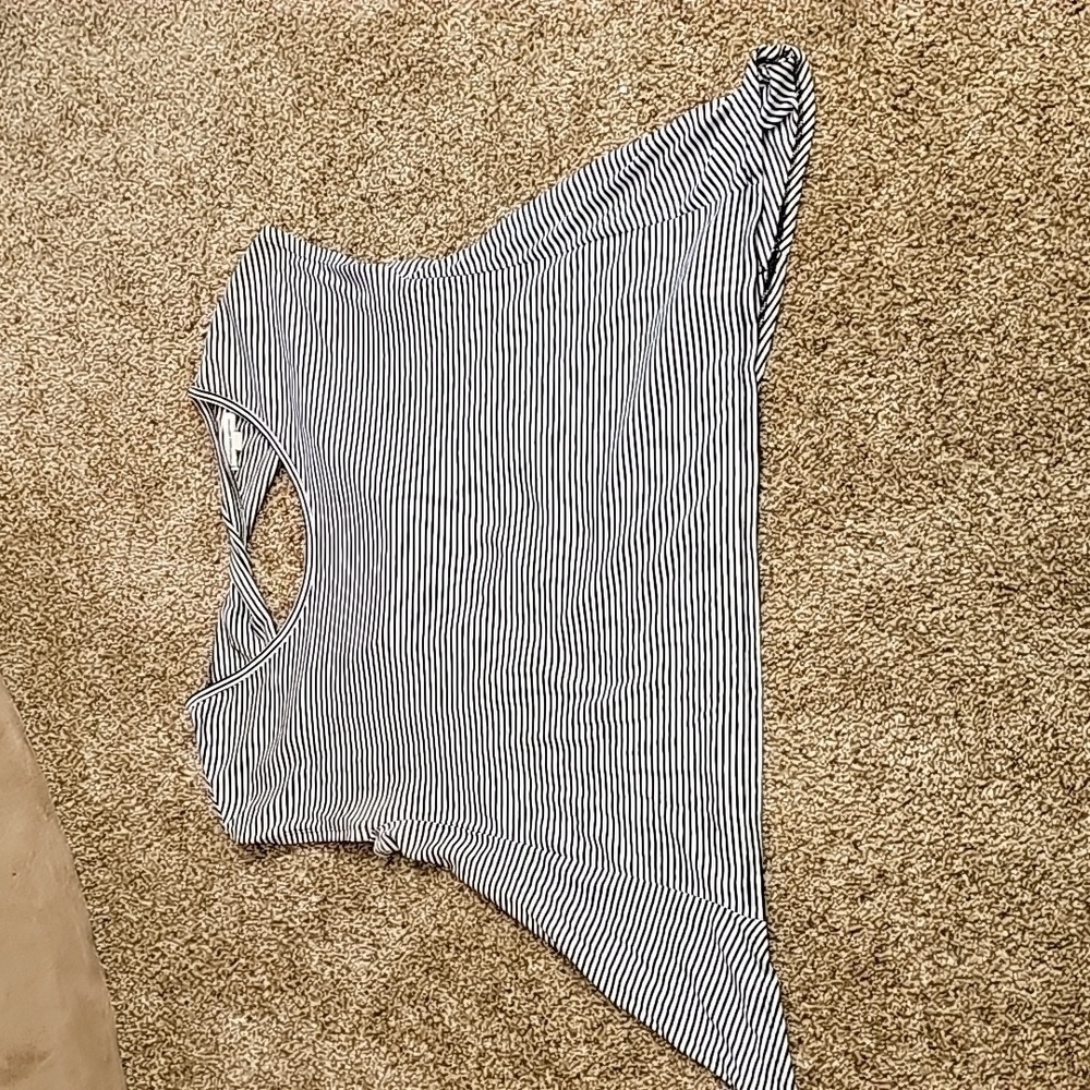 American Eagle top with open back detail. Size small